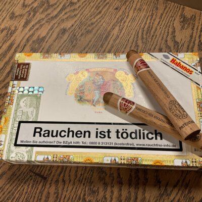 ROMEO y JULIETA  Coronitas en Cedro   25er Kiste